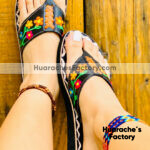 zj00702 Sandalias Artesanales Color Negro Con Bordado Flores Multicolor De Piso Mujer De Piel Sahuayo Michoacan mayoreo fabricante de calzado zapatos taller maquilado (