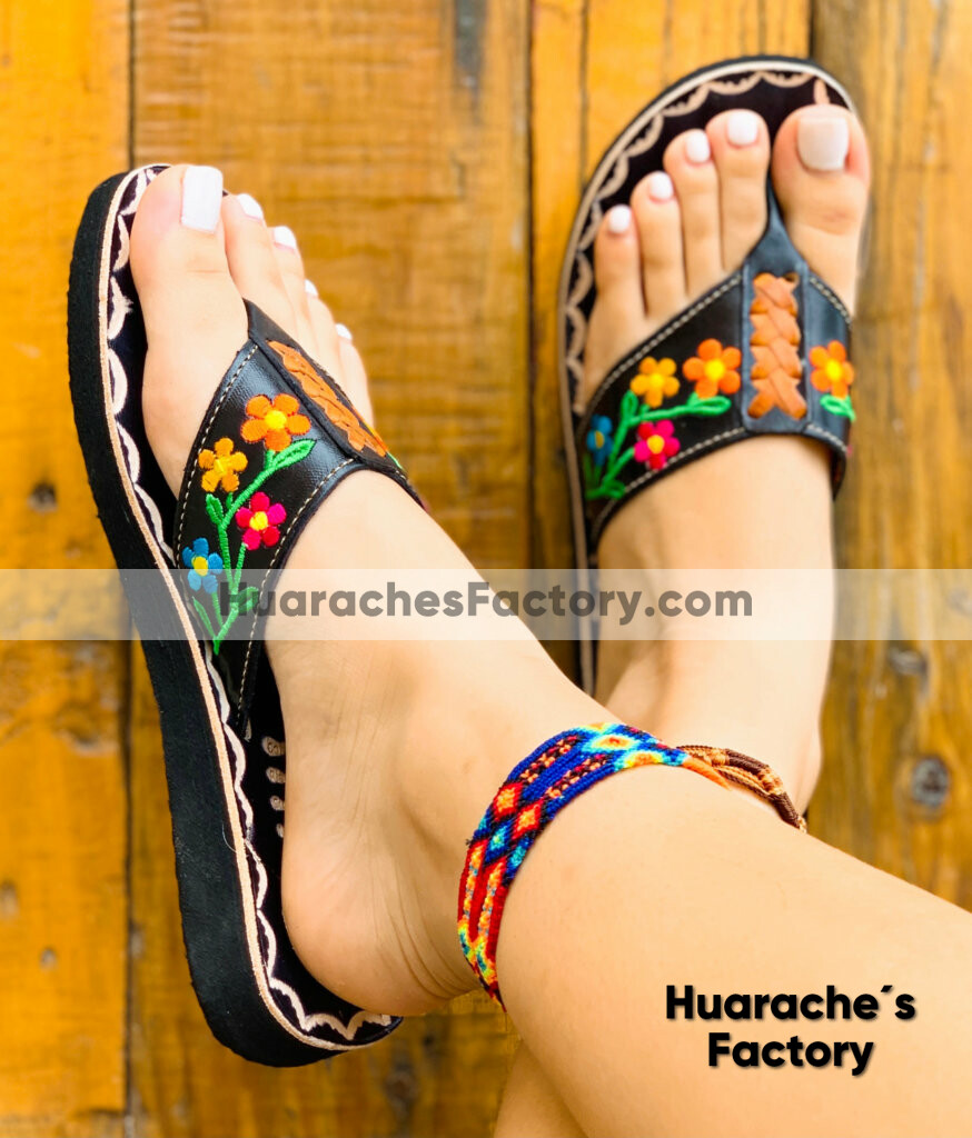 zj00702 Sandalias Artesanales Color Negro Con Bordado Flores Multicolor De Piso Mujer De Piel Sahuayo Michoacan mayoreo fabricante de calzado zapatos taller maquilado ( (1)