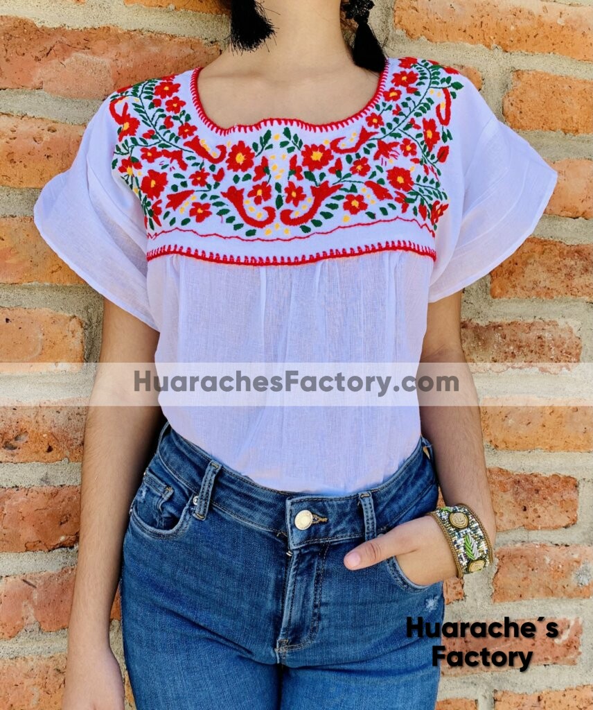 rj00564 Blusa de manta blanco bordada con diseño de flores abierto espalda artesanal mexicano para mujer hecho Chiapas fabrica - Huarache´s Factory