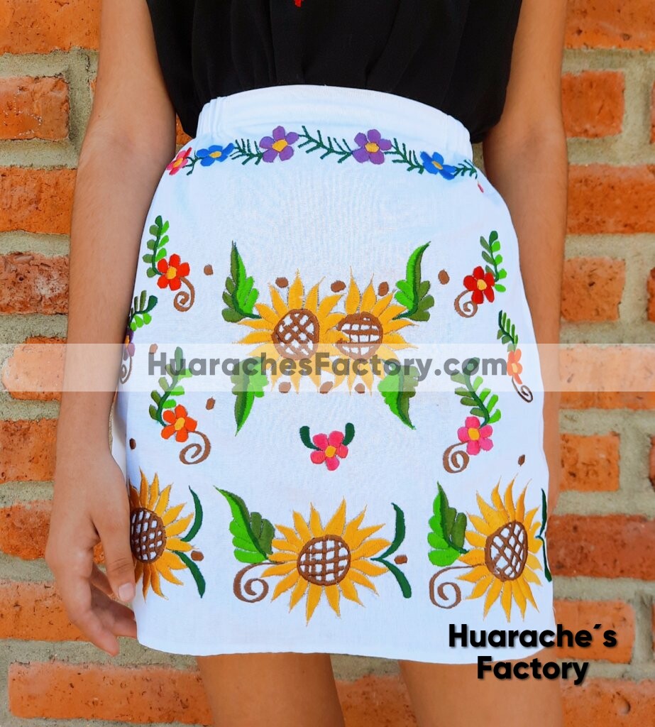rs00160 Falda de manta color blanco bordada flores el bordado cambiar artesanal mexicano para mujer hecho en Chiapas mayoreo fabrica - Huarache´s Factory