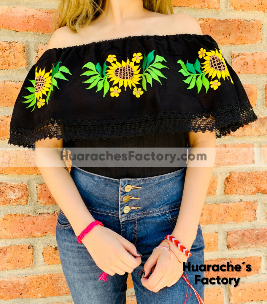 rj00615 Blusa campesina de manta color bordada a maquina diseño de girasoles artesanal mexicano para mujer hecho en Sahuayo Michoacan mayoreo fabrica - Huarache´s Factory