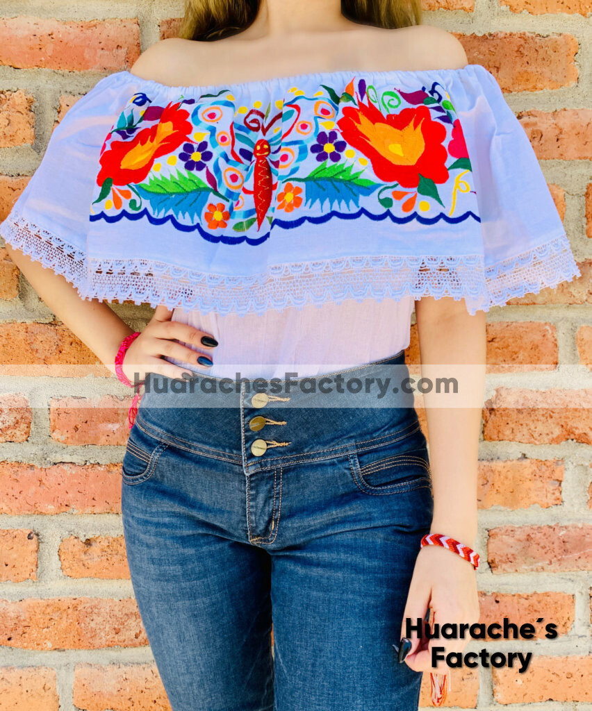 rj00617 Blusa de manta color blanco bordada a maquina diseño de flores y mariposa artesanal mexicano para mujer en Sahuayo Michoacan mayoreo fabrica - Huarache´s