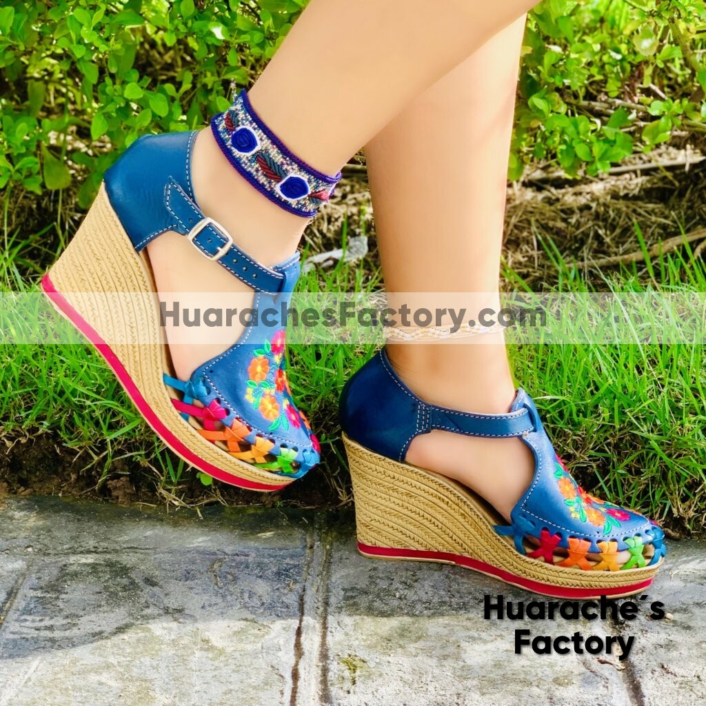 zs01016 Huaraches Artesanales Con Plataforma Color Azul De Con bordado de flores altura aprox de Hecho Sahuayo Michoacan México - Huarache´s Factory