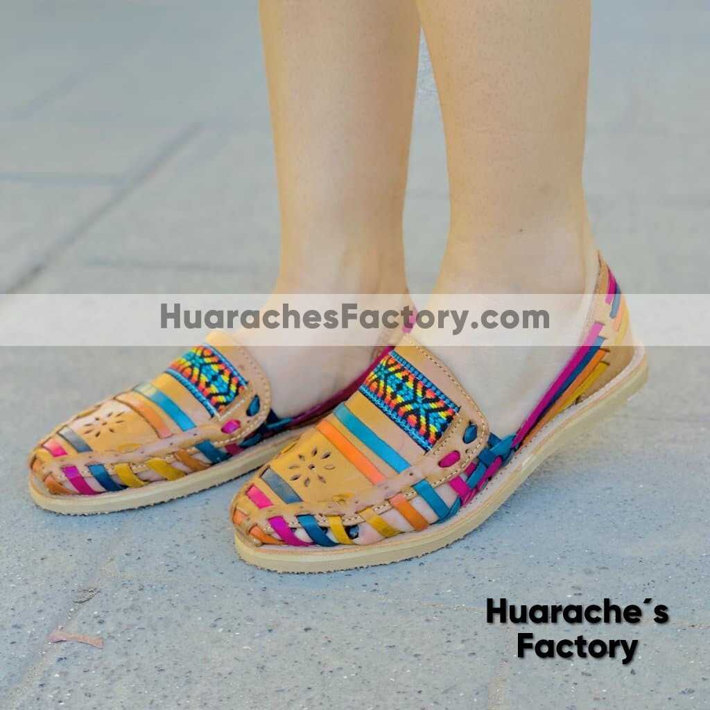 zj00020 Huaraches Artesanales Color Beige Con Tejido Multicolor De Piso Mujer De Piel Sahuayo Michoacan mayoreo fabricante de calzado zapatos taller maquilador