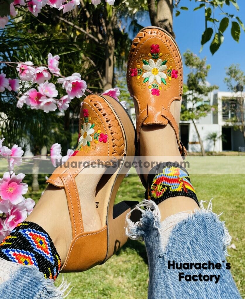 Zj00936 Huaraches Mexicanos De Plataforma Artesanales Color Tan De Piel Con Bordado De Flore (1)
